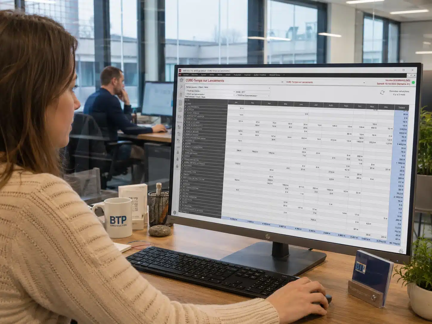Au bureau, les temps d'intervention déjà consolidés par client dans WHY Manager, avant le retour du technicien